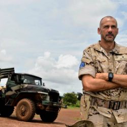 El héroe del Sahel Comandante FRANCO FERNANDEZ, 1ª Cruz con distintivo Rojo del  Merito Militar otorgada a los combatientes en África