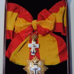 El presidente de la RLNE condecorado con la Gran Cruz del Merito Naval