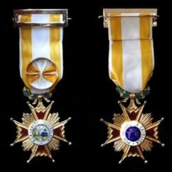 Alejandro Klecker de Elizalde, condecorado con la Cruz de Oficial de la Orden de Isabel la Católica