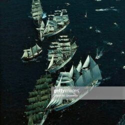CUANDO EL JUAN SEBASTIÁN DE ELCANO DE LA ARMADA ESPAÑOLA ABORDÓ AL A.R.A. LIBERTAD DE LA ARMADA ARGENTINA EN LA OP SAIL 76