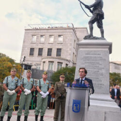 Inauguracion en Madrid de un Monumento a La Legión.