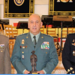 El Coronel  Núñez Calvo Jefe de la Comandancia de la Guardia Civil de Cádiz, recibe el Premio 2022 otorgado por la Subdelegación de Defensa a la Unidad