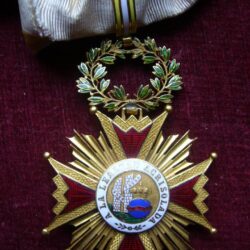 Nuestro asociado y Delegado en Andalucia de la  AEME , Coronel Núñez Calvo recibe la Encomienda de Numero de la Orden de Isabel la Catolica.