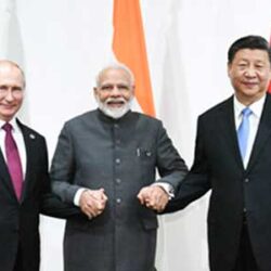 ¿Se está formando un nuevo bloque Rusia-China-India en el Este?