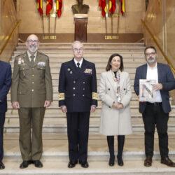 Robles presenta 'Breve historia militar de España': «Es una obra imprescindible de 27 autores de lujo»