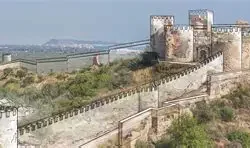 Los castillos como seña de identidad local                      Teniente Coronel de Artillería  Aparici Navarro