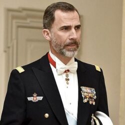      LA UNIFORMIDAD DE NUESTROS MILITARES.                                                    Teniente General, r  ET Feliu Ortega       